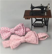 Laço de menino rosa com bolinhas Pitti 299